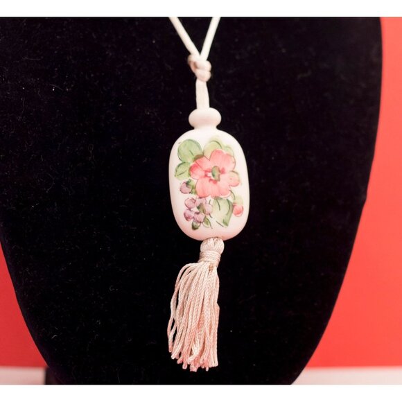 Brazil Hand Painted White Floral Porcelain Tassel Necklace 19 Inches F17 - Picture 3 of 5